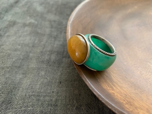 琥珀　×　翡翠　＊　伝統スタイル　リング　＊　13号サイズ　（　R240-tami-19 )