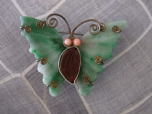翡翠×琥珀×珊瑚＊蝶のブローチ by pekuokusa　（B262）