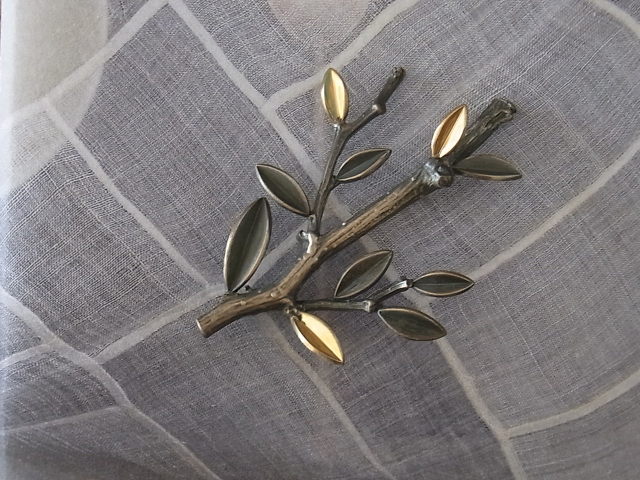 14Kcoat Silver＊Leaf Broach byビアート　（　B261 ）