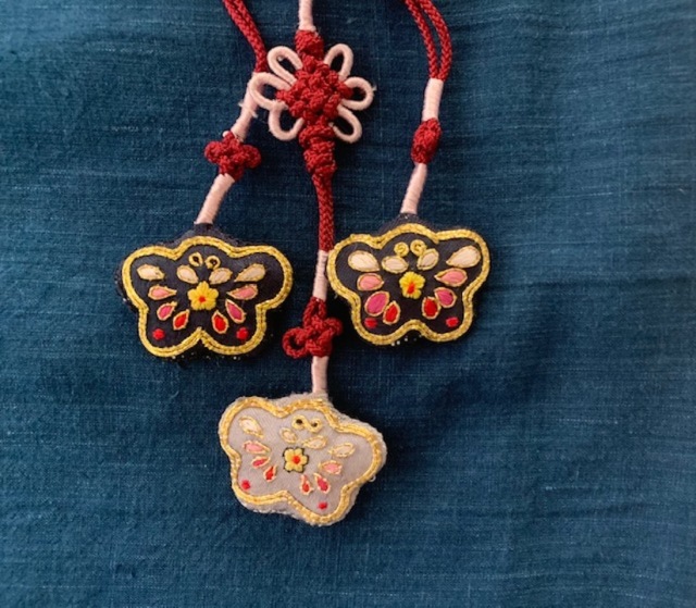 韓国伝統刺繍 ＊ 蝶の ノリゲ ＊ winered ( cra374-19 )