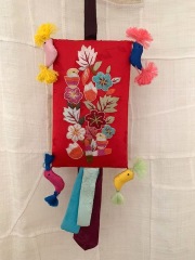 韓国伝統刺繍　＊　鳥の　ノリゲ　＊　red ( cra357-19 )