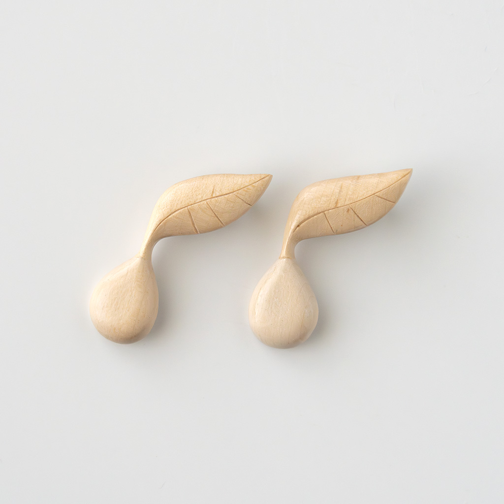 【個別販売】ao11｜ブローチ 白い実