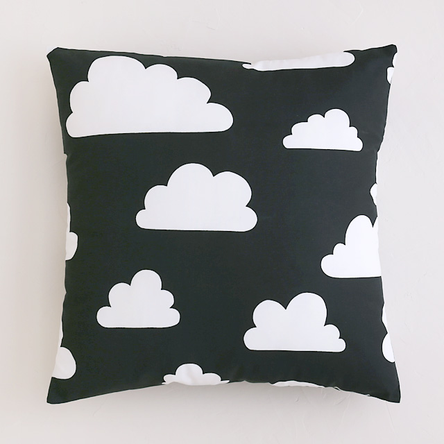 FARG&FORM/フェルグ＆フォルム/CLOUDS(雲柄)/クッションカバー(45×45cm)/ブラック