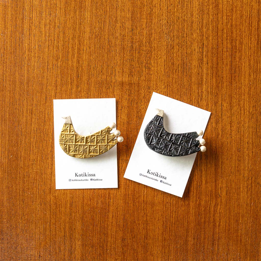 Kotikissa｜ブローチ 大ぶりなトリ パール3粒付き