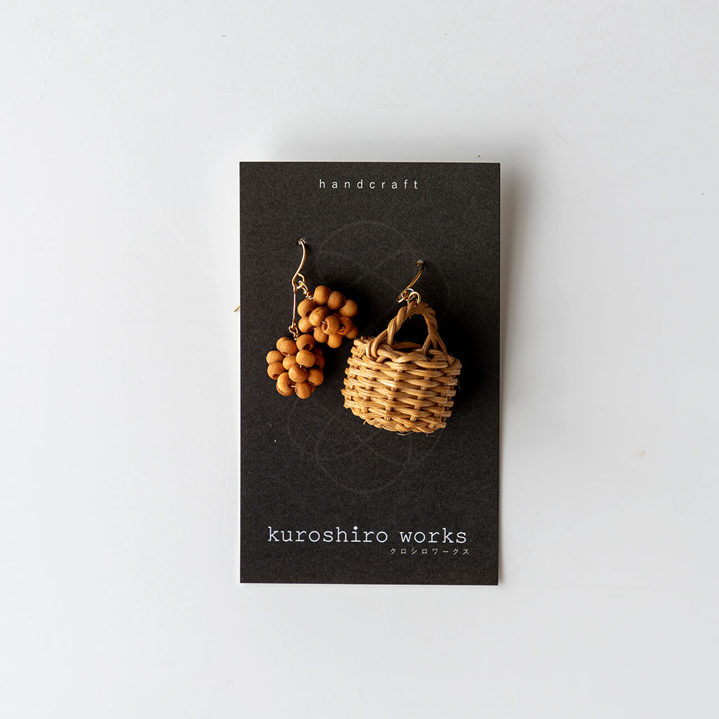 kuroshiro works｜ラタン ピアス 木の実を摘みに