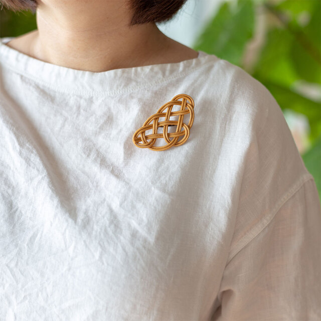 kuroshiro works/ラタン ブローチ