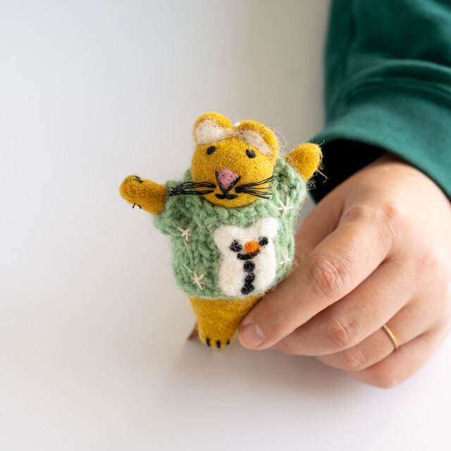 A WORLD OF CRAFT｜オーナメント 12 CAT WITH SNOWMAN SWEATER