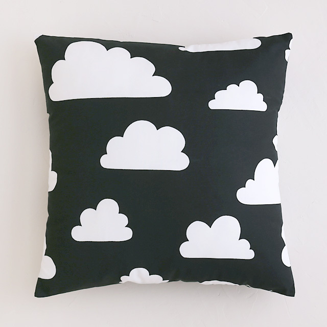 FARG&FORM/フェルグ＆フォルム/CLOUDS(雲柄)/クッションカバー(45×45cm)/ブラック