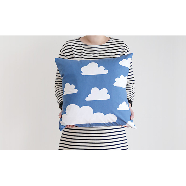 FARG&FORM/フェルグ＆フォルム/CLOUDS(雲柄)/クッションカバー(45×45cm)/ブルー