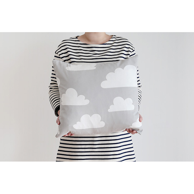 FARG&FORM/フェルグ＆フォルム/CLOUDS(雲柄)/クッションカバー(45×45cm)/グレー