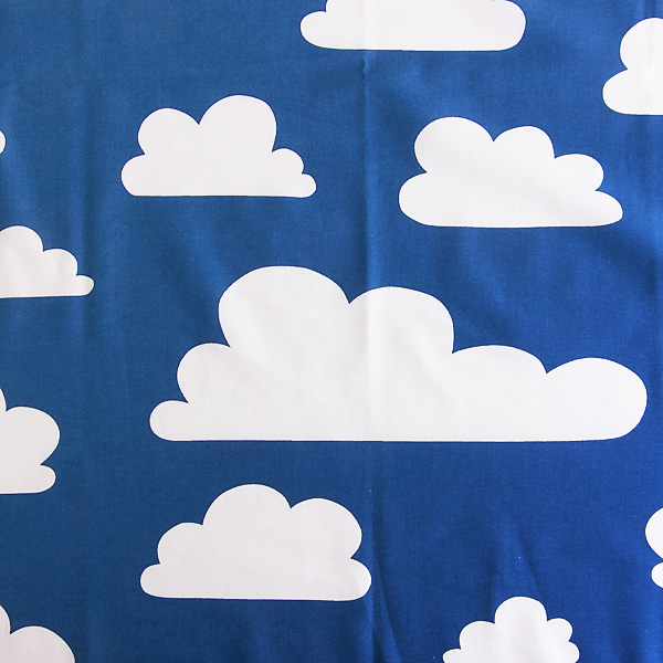 FARG&FORM/フェルグ＆フォルム/CLOUDS(雲柄)/ファブリック（幅75cm×長さ50cm単位で切り売り）/ブルー