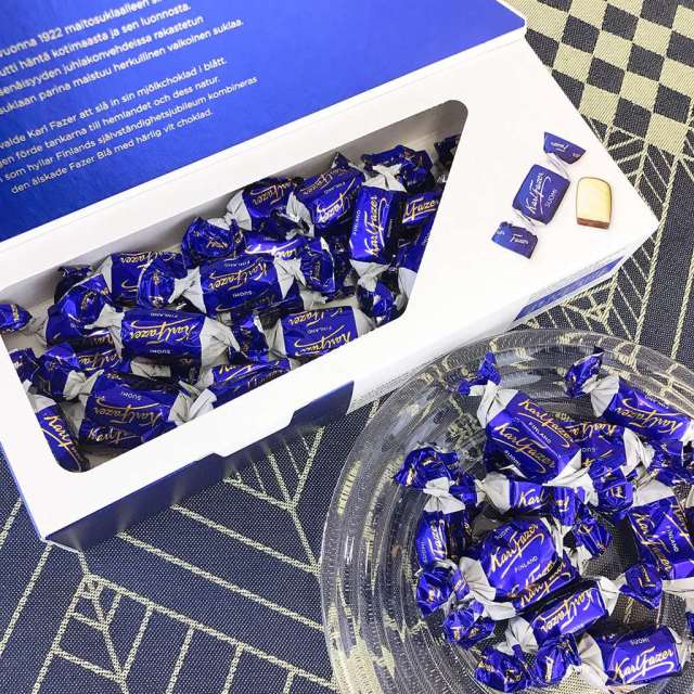 【冬季限定】Fazer ファッツェル｜KarlFazer ミルク＆ホワイトチョコレート（ボックス）