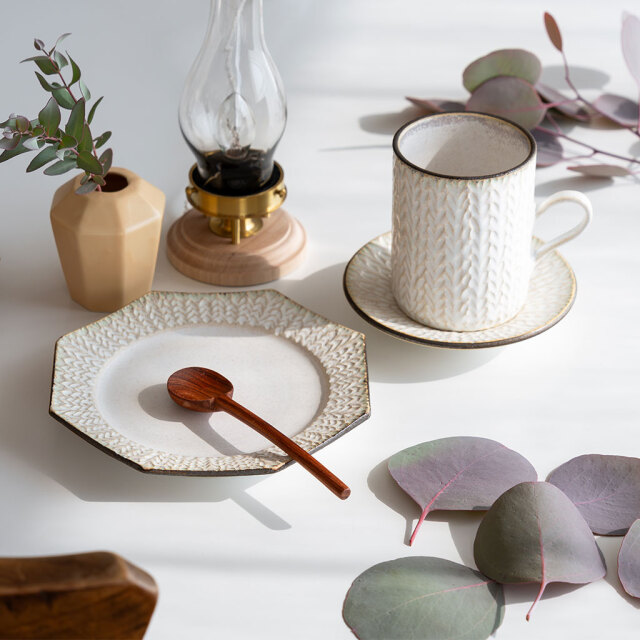 はしもとさちえ｜ハチカクプレート小（lace）