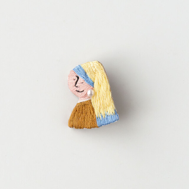 【個別販売】いとのきのした｜手刺繍ブローチ 真珠の耳飾りの少女