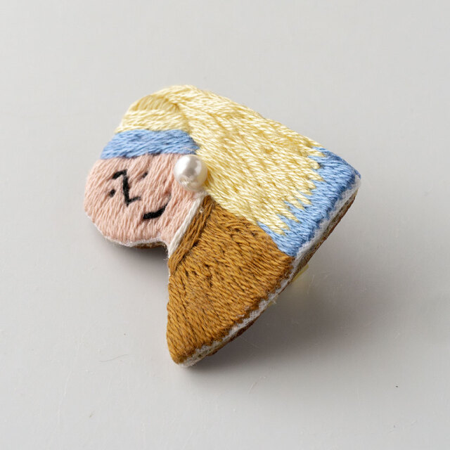 【個別販売】いとのきのした｜手刺繍ブローチ 真珠の耳飾りの少女