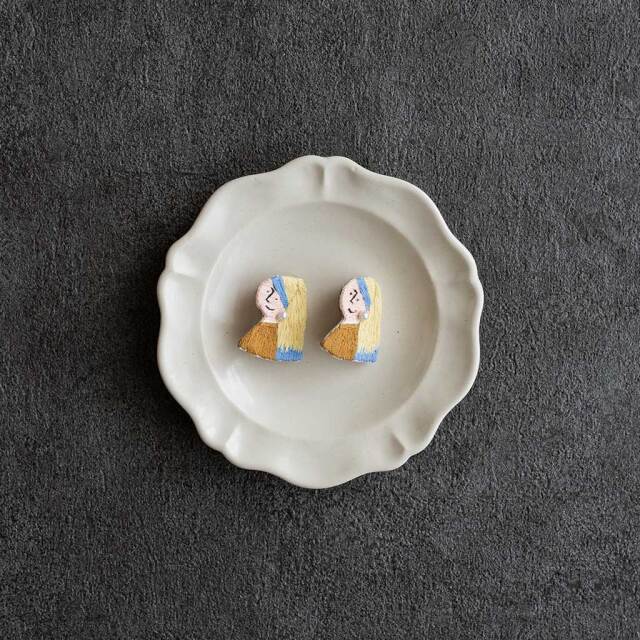 【個別販売】いとのきのした｜手刺繍ブローチ 真珠の耳飾りの少女