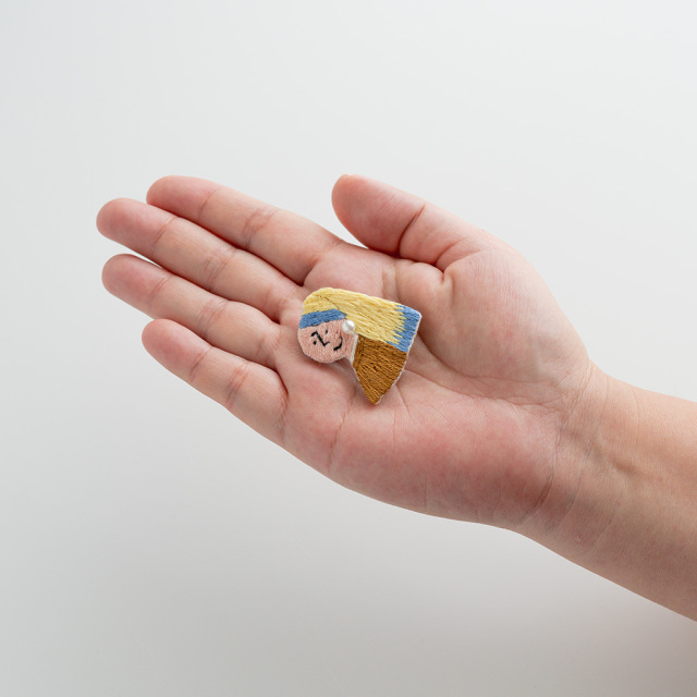 【個別販売】いとのきのした｜手刺繍ブローチ 真珠の耳飾りの少女