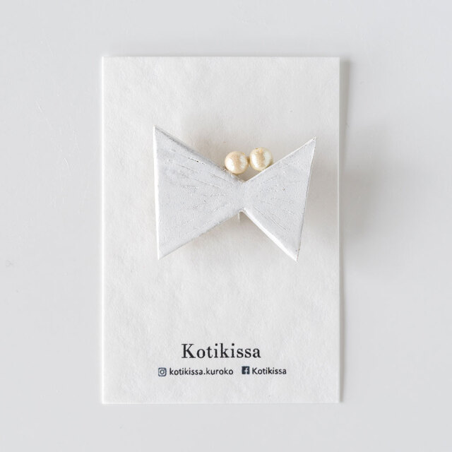 Kotikissa｜ブローチ ちょうちょ パール2粒付き