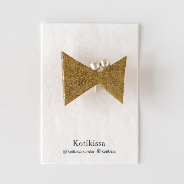 Kotikissa｜ブローチ ちょうちょ パール2粒付き