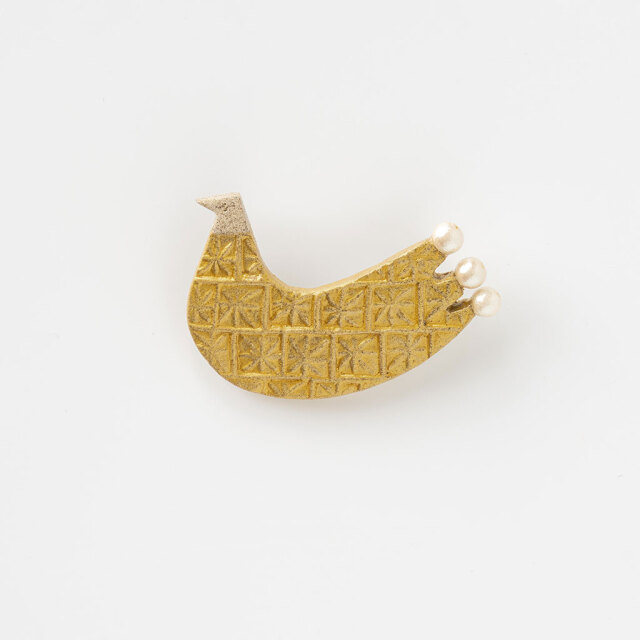 Kotikissa｜ブローチ 大ぶりなトリ パール3粒付き