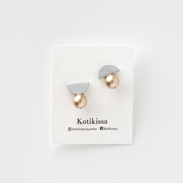 Kotikissa｜ピアス 半円 大パール1粒付き