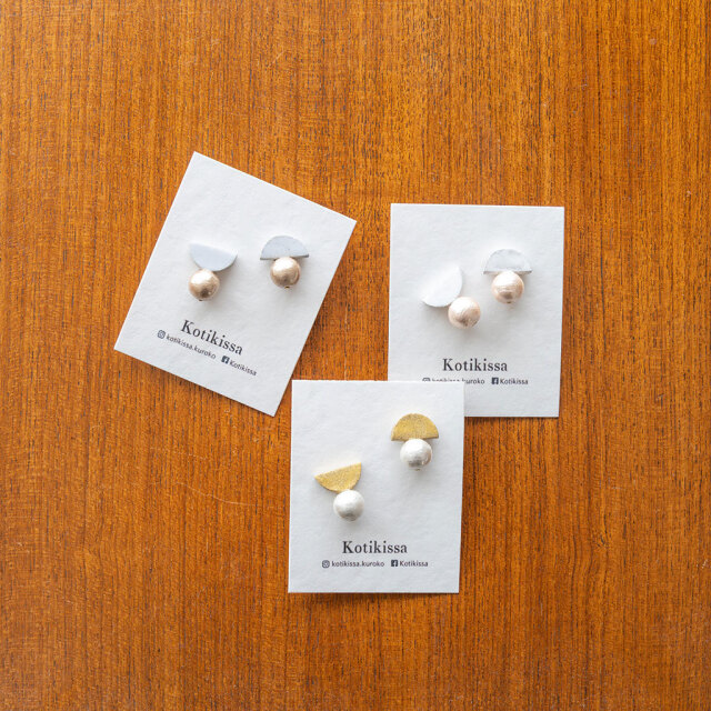 Kotikissa｜ピアス 半円 大パール1粒付き