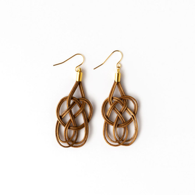 kuroshiro works｜ラタン ピアス 結び COMFOTA 北欧雑貨店