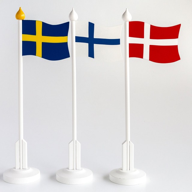 Larssons Tra ラッセントレー｜北欧の国旗 H32cm COMFOTA 北欧雑貨店