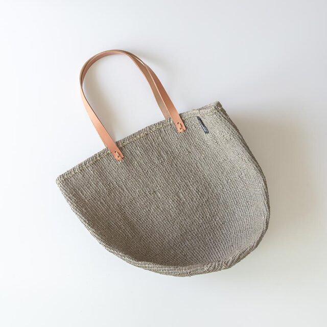Mifuko ミフコ｜Kiondo バスケット［サイザル麻×再生プラスチック］ショルダーバッグ［ロングハンドル］Lサイズ ウォームグレー