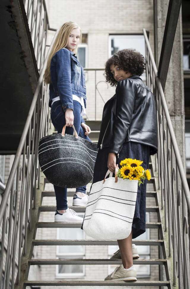 Mifuko ミフコ｜Kiondo バスケット［サイザル麻×再生プラスチック］トートバッグ［ショートハンドル］Lサイズ ブラックライン