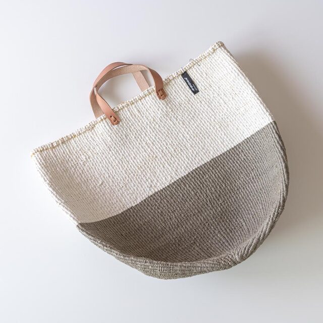 Mifuko ミフコ｜Kiondo バスケット［サイザル麻×再生プラスチック］トートバッグ［ショートハンドル］Lサイズ ウォームグレーハーフ