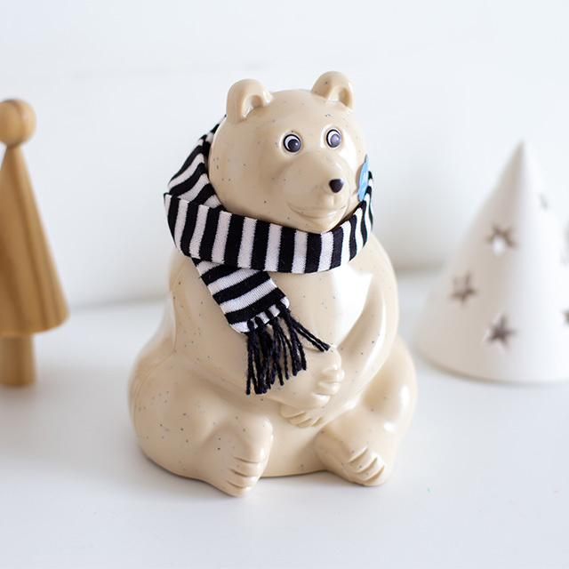 【2025年限定】しろくま貯金箱｜ブルーボーダーマフラー付き Polar Bear Money Box