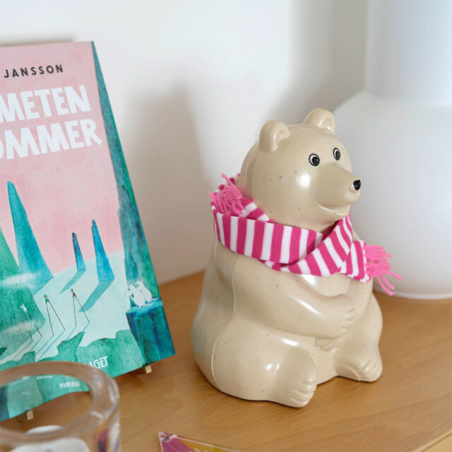 【2024年秋冬限定】しろくま貯金箱（ピンクボーダーマフラー付き） Polar Bear Money Box