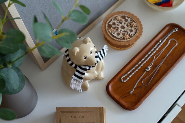 【2026年限定】しろくま貯金箱｜ブラックボーダーマフラー付き Polar Bear Money Box