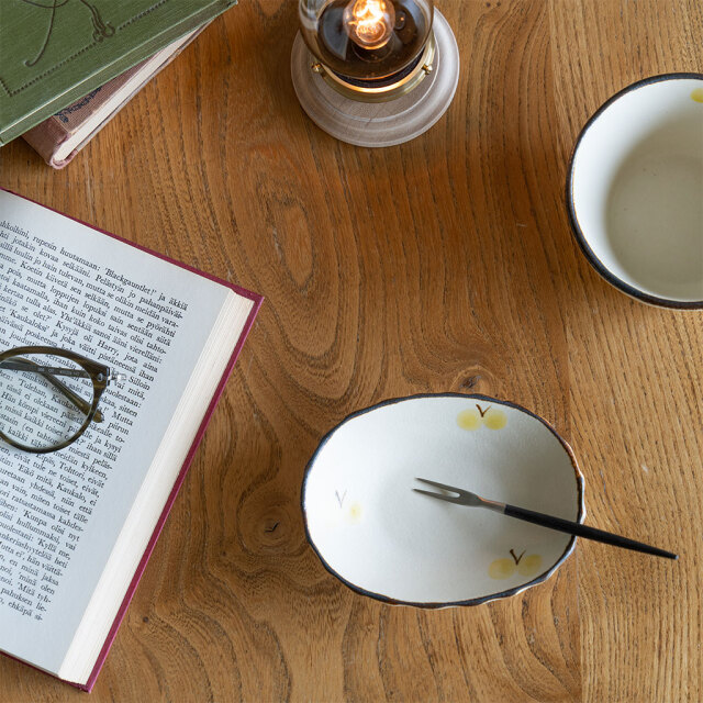 アトリエ モノラー｜ちょうちょ楕円高台小皿