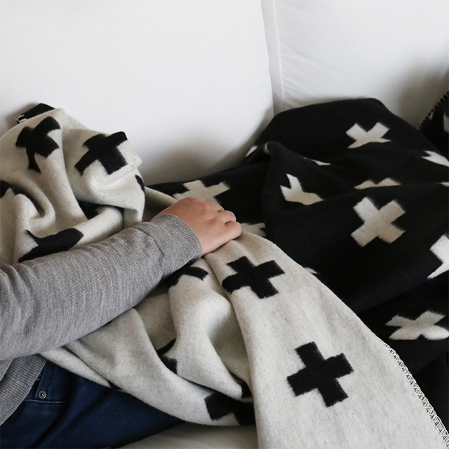 Pia Wallen/ピア・ヴァレン/Crossブランケット(L) COMFOTA 北欧雑貨店 