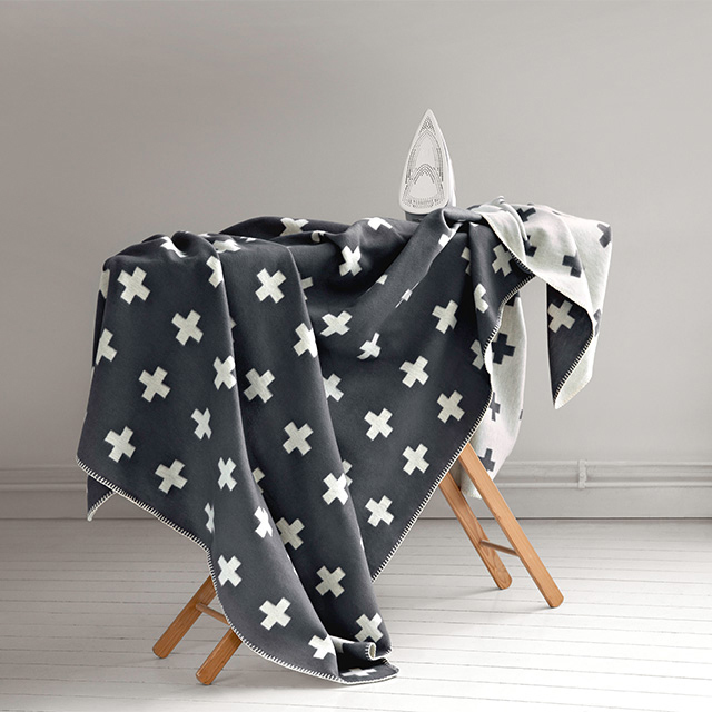 Pia Wallen/ピア・ヴァレン/Crossブランケット(L) COMFOTA 北欧雑貨店 