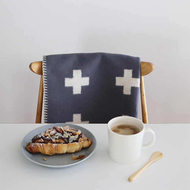 廃盤希少品ピアヴァレンPiaWallenクロスブランケット Pia Wallen/ピア・ヴァレン/Crossブランケット(L) COMFOTA 北欧