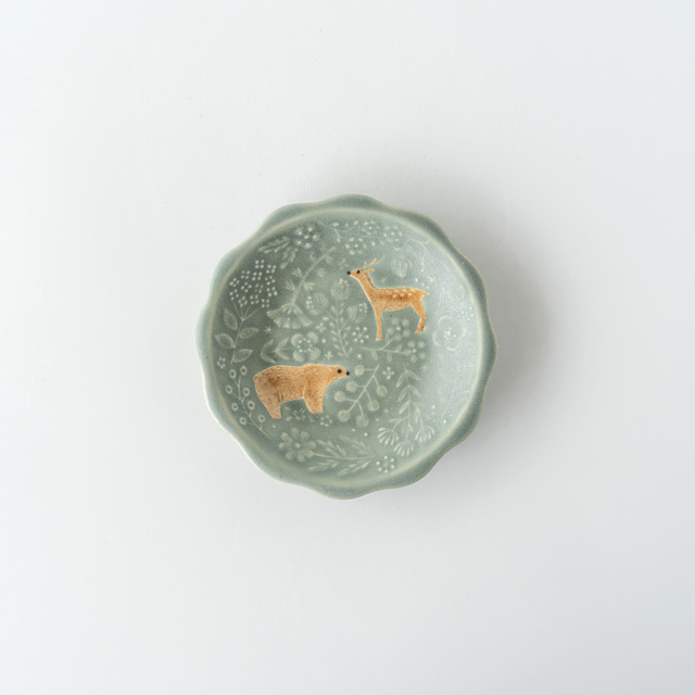 よしざわ窯｜くまとシカの草花小皿 薄緑（しっとり）