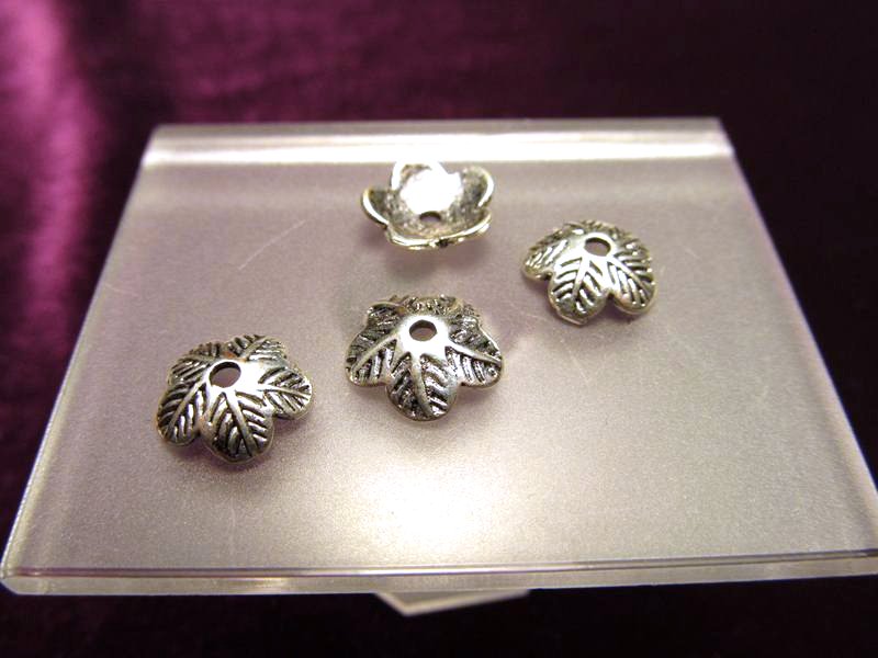 H8 ハイクォリティ メタルパーツ 花型 飾り金具 約10mm 穴径1.5ミリ 10個入り 真鍮 シルバー pa-p