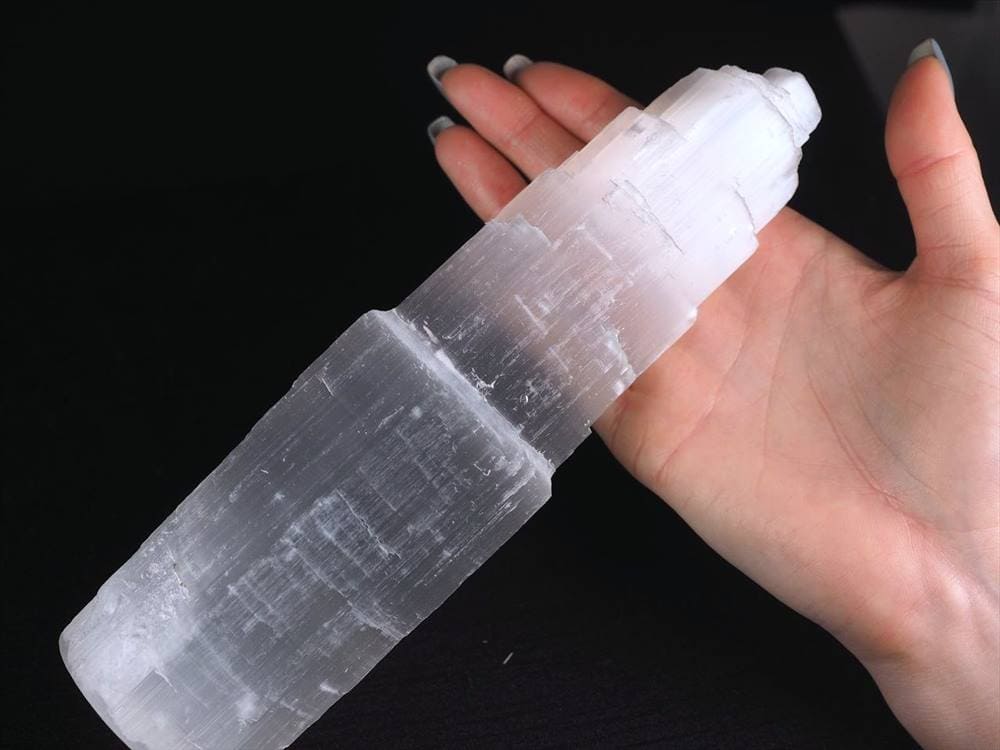 聖母マリアのガラス 美品 キャッツアイ セレナイト（ジプサム） タワーオブジェ 高さ約20cm×横幅約5-6cm 透石膏 シルクのような繊維質 癒しの天然石インテリア モロッコ産