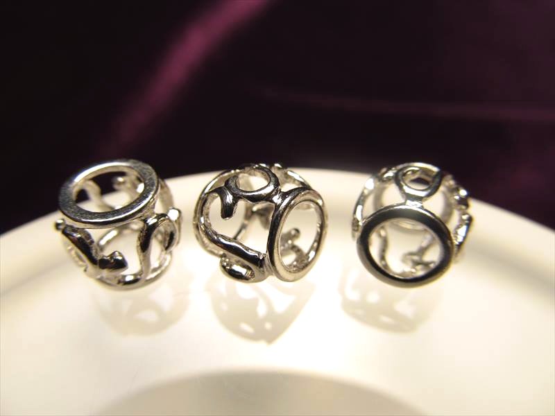 透かしビーズ ロジウム仕様 約9.5mm前後 長さ約8mm Silver925 高品質 RND029