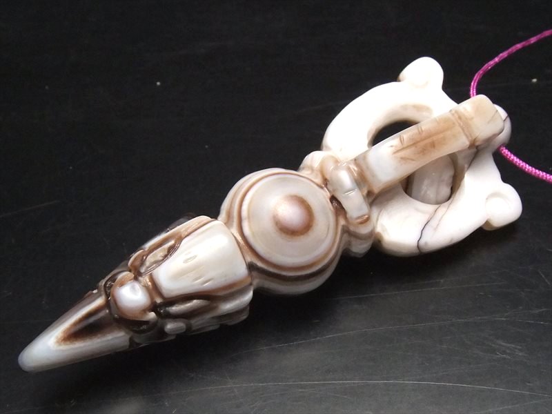 手彫り法器 天眼石(メノウ) 金剛杭 プルパ ペンダントトップ 金剛杭約76ミリ