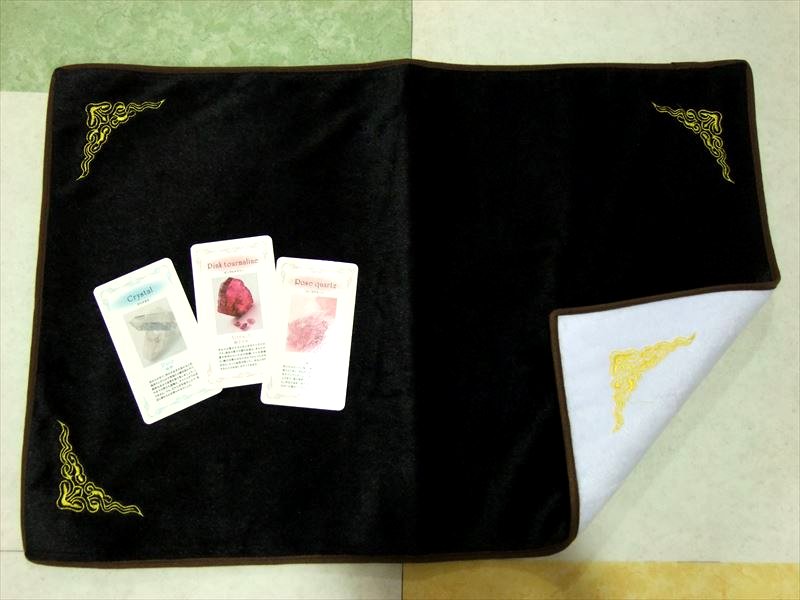 白 黒、両面(特大) 天然石用起毛マット(クロス) 天然石が綺麗に見えます 天然石販売用マット(特大) 横750mm 縦500mm タロットカード用 クロス にも使えます。