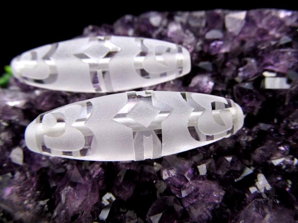 水晶天珠 蓮師法帽天珠（れんしほうぼうてんじゅ） 最大長さ約37mm前後 1個売り 成績向上・合格必勝・名声人望・立身出世 クリスタル製