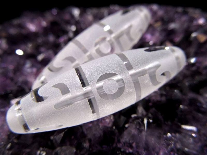 水晶天珠 蓮師法器天珠 れんしほうきてんじゅ 最大長さ約37mm前後 1個売り 厄難消滅・悪運退散・吉運増長・健康増進 クリスタル製