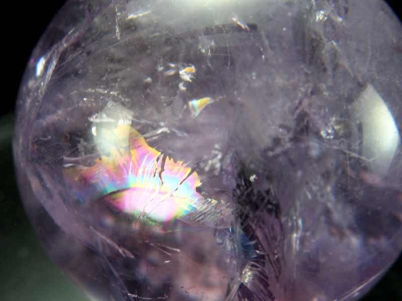 3A+ 透明・虹入り アメジスト 紫水晶 丸玉 台付 直径43mm 重さ110g 透明 愛の守護石 癒しと安らぎの石 台座付き 一点もの ブラジル産 パワーストーン 天然石