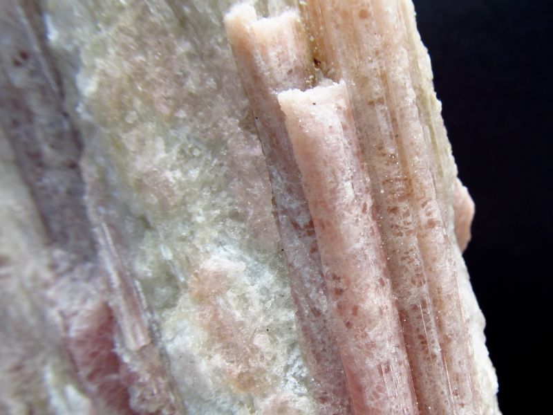 希少原石 ピンクトルマリン 水晶共生 原石 専用木製台座付き 高さ約105mm 重さ821.5g 愛情に満ちた石 心身の活性化 健康運の石 一点物 ブラジル産 yam-nz