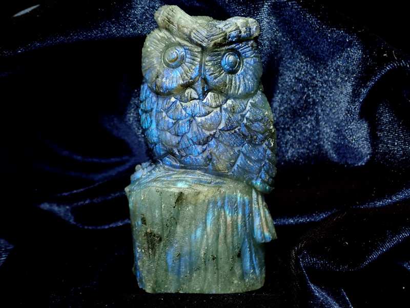 縁起物ふくろう 不苦労 ラブラドライト フクロウ 彫刻置物 重さ155g 幅43mm 幸運を呼び込む鳥 1点物 マダガスカル産 パワーストーン 天然石