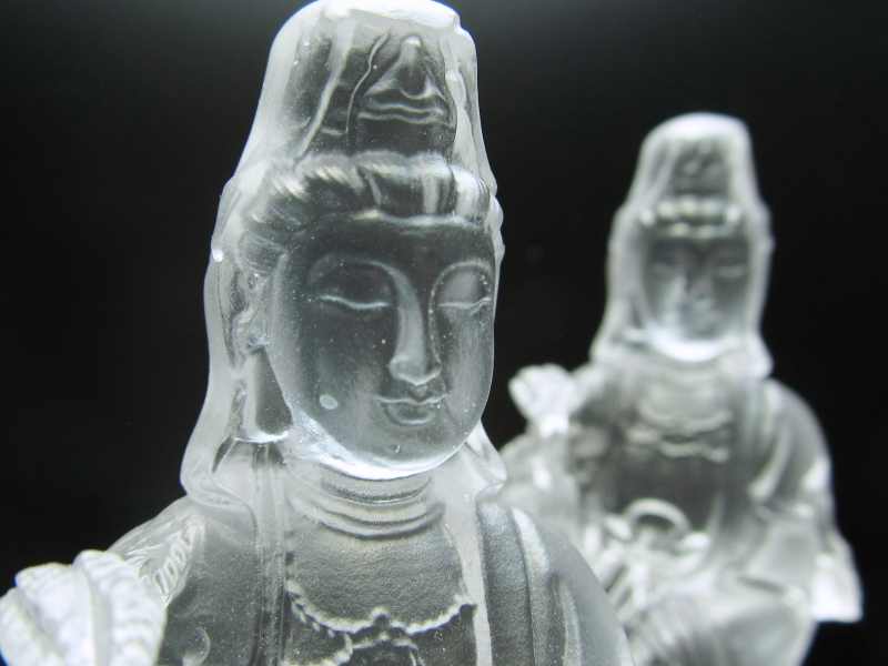 神秘的な擦りガラス 瑠璃製 騎龍観音 置物 高さ160mm前後 重さ375g前後 クリア 無病息災・除災招福・子宝安産のご利益 風水やインテリアに 一点物